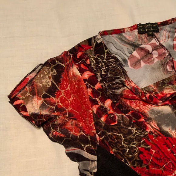 Champagne Fancy Bold Abstract Red, Black & Gold Short Sleeve Lightweight Top - Picture 7 of 12
